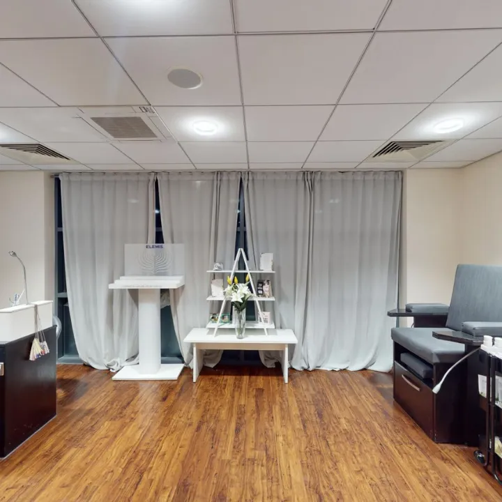 Nail Station