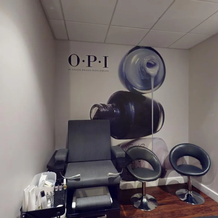 Nail Station