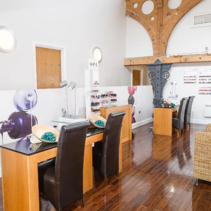 Manicure Station