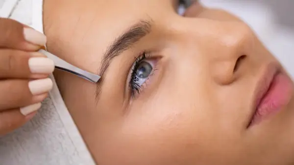 Eyebrow Shape (Tweezering)